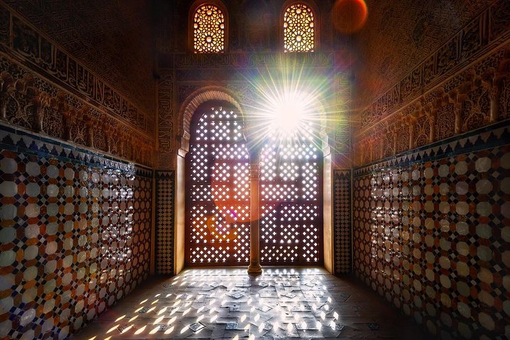 Alhambra Tour & ticket: Nasrid Palaces, Alcazaba & Generalife