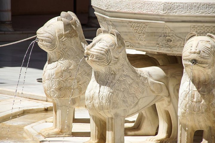 Alhambra Tour & ticket: Nasrid Palaces, Alcazaba & Generalife