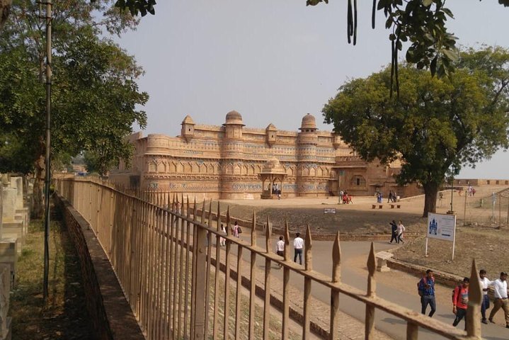 Gwalior tour with beautiful sites of historical monuments