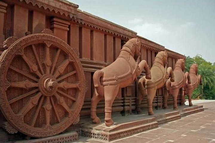 Gwalior tour with beautiful sites of historical monuments