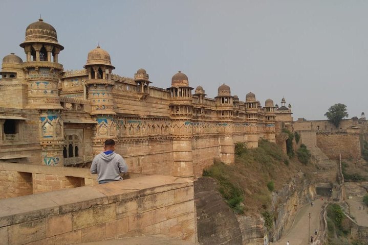 Gwalior tour with beautiful sites of historical monuments