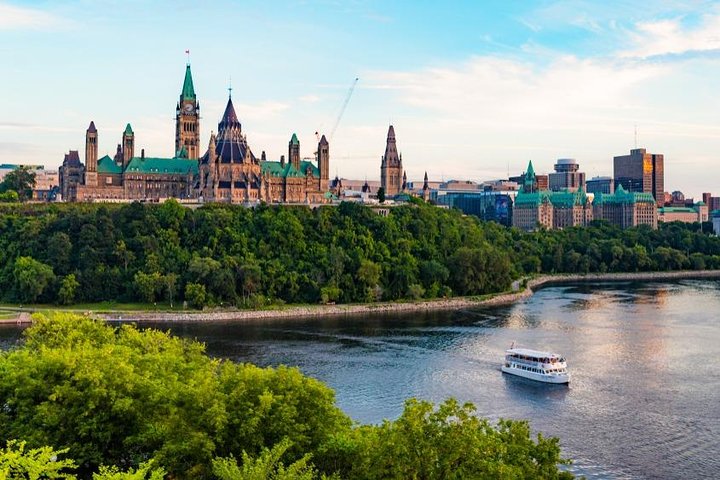 Ottawa Premium Night Driving Tour with River Cruise