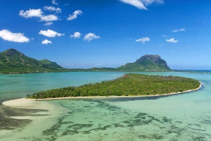 Dolphin Encounters, Ile aux Benitier & Crystal rock: Full-Day (Lunch & Transfer)