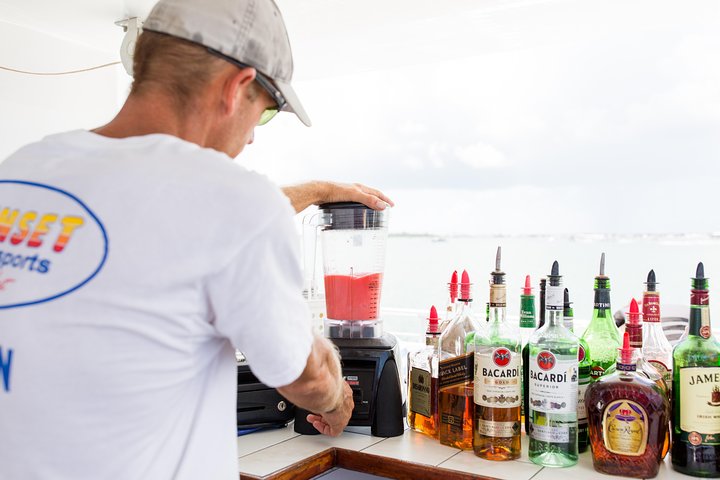 Key West Sunset Cruise: Dinner, Live Music & Drinks Included