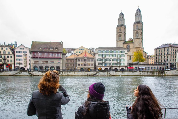 Best of Zurich Tour with Felsenegg Cable Car and Ferry Ride