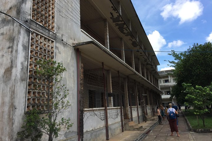 Private Half Day To Killing Field & S21 Genocidal Museum in Phnom Penh