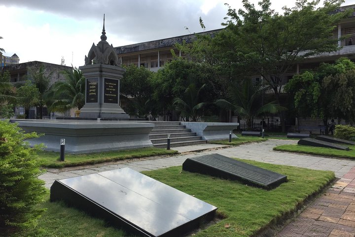 Private Half Day To Killing Field & S21 Genocidal Museum in Phnom Penh