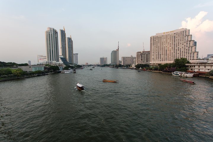Bangkok by Night: Temples, Markets and Food Tuk-Tuk Tour