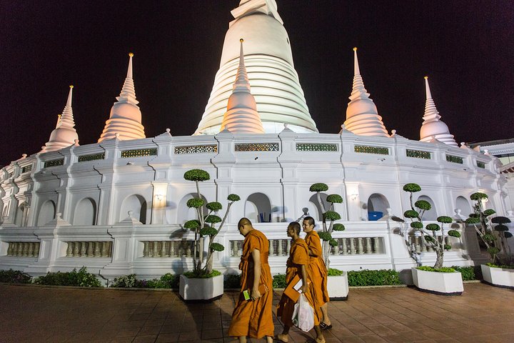 Bangkok by Night: Temples, Markets and Food Tuk-Tuk Tour