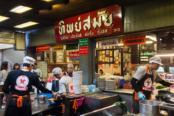 Bangkok by Night: Temples, Markets and Food Tuk-Tuk Tour