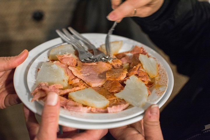 Madrid Tapas & Wine Tasting Food Tour – Small Group Local Bars