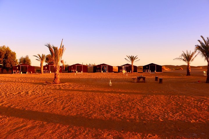 Merzouga: Overnight in luxury desert camp with Camel Ride, meals & sandboarding