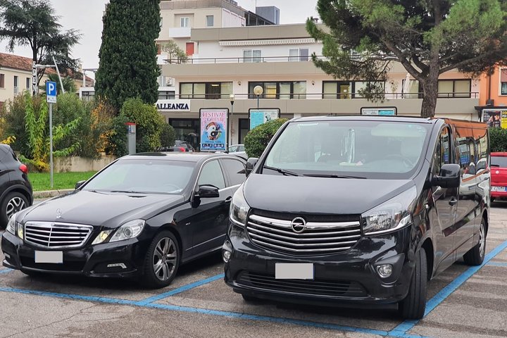 Bristol Airport (BRS) to Bristol - Round-Trip Private Transfer