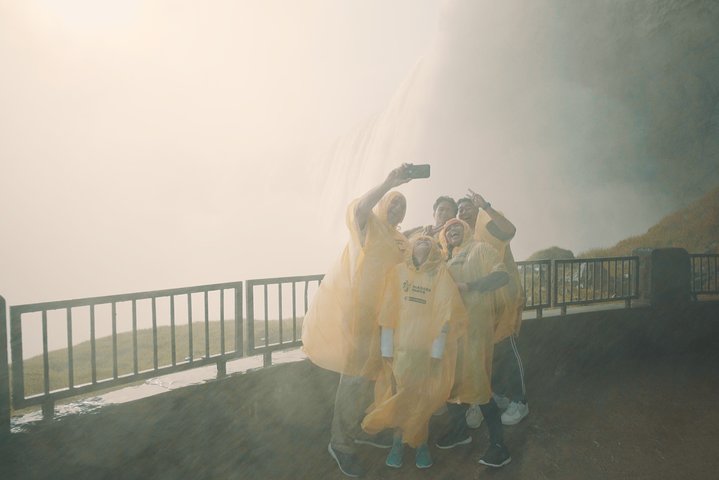 Niagara Falls Canada Tour: Helicopter, Boat Cruise & Journey