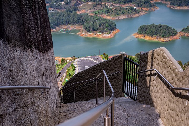 Guatapé Tour: Piedra del Peñol with Boat Tour, Breakfast, Lunch