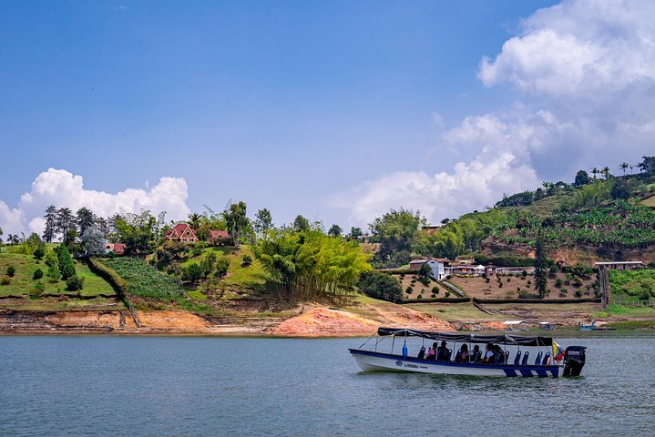 Guatapé Tour: Piedra del Peñol with Boat Tour, Breakfast, Lunch