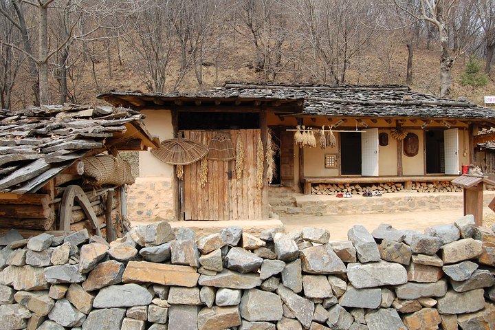 Day Trip to Yongin Daejanggeum and Korean Folk Village from Seoul