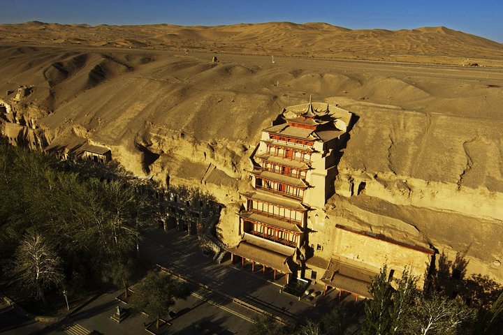 1-Day Dunhuang Tour to Crescent Lake,Mogao Grottoes and Shazhou Night Market