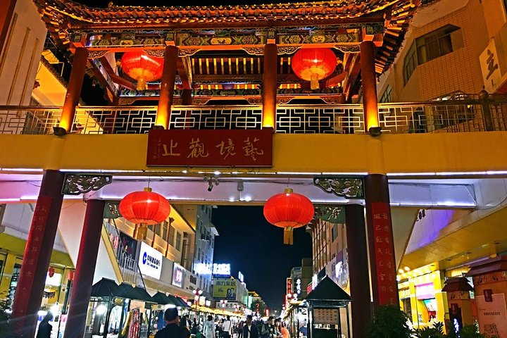 1-Day Dunhuang Tour to Crescent Lake,Mogao Grottoes and Shazhou Night Market