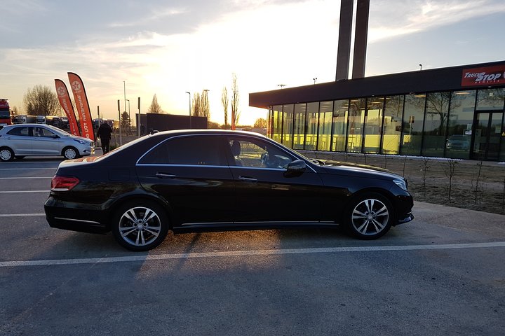 Brussels Airport Transfer (BRU) to or from Brussels (Sedan)