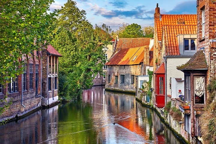 Brussels airport transfer (BRU)  from or to Bruges (Van 7 pax)
