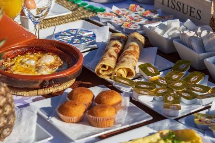 Merzouga: Overnight in Luxury Desert Camp with Camel Ride, meals & sandboarding