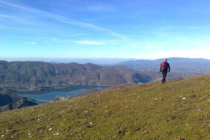 Hike Lake Castle and Good Food!