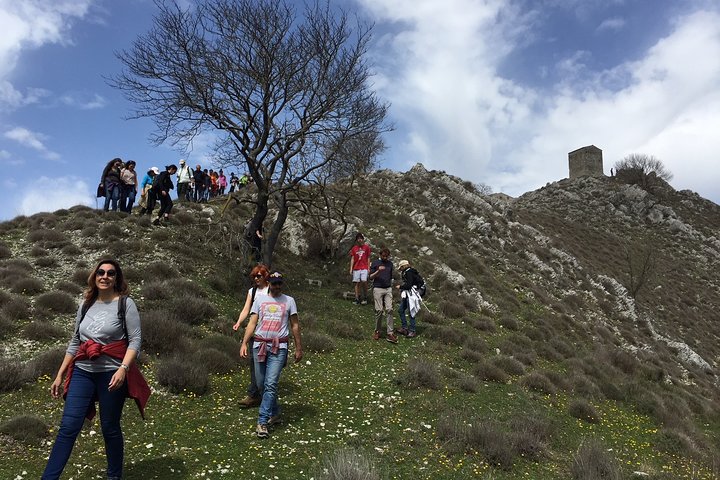 Hike Lake Castle and Good Food!