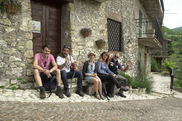 Hike Lake Castle and Good Food!