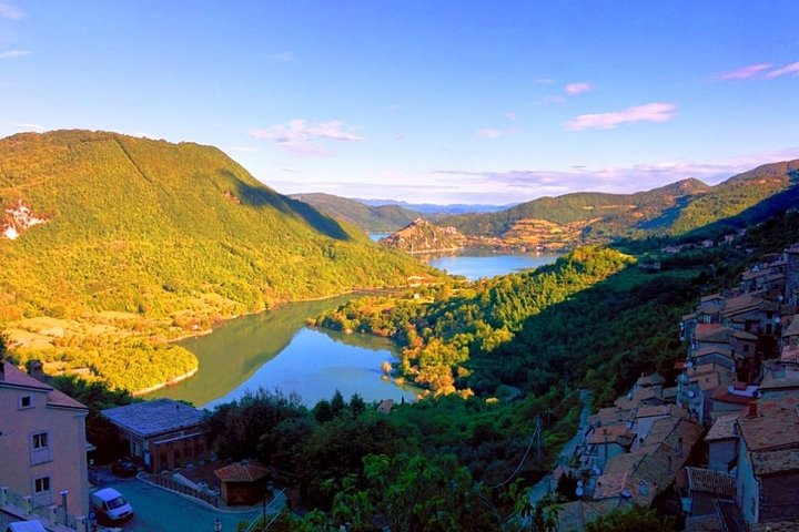 Hike Lake Castle and Good Food!