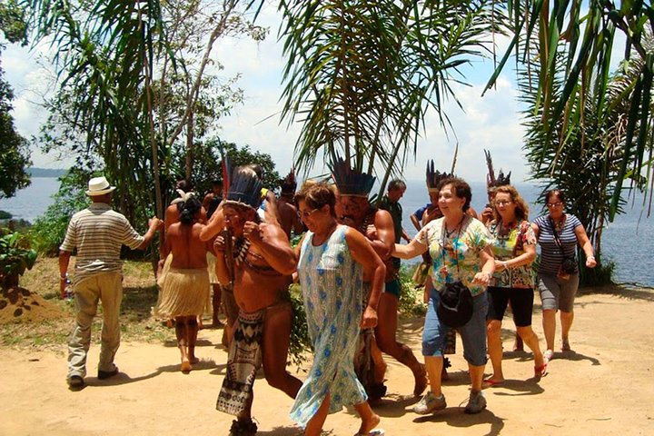Amazon Experience: meet a native village and swim with porpoises