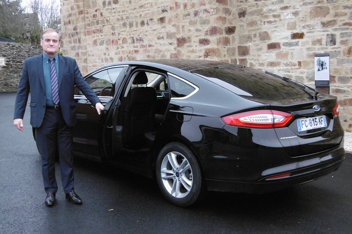 Chauffered driven car for one or several days (Rent minimum of 8 hours with a maximum of 25 kms per hour)

Предоставление автомобиля с водителем