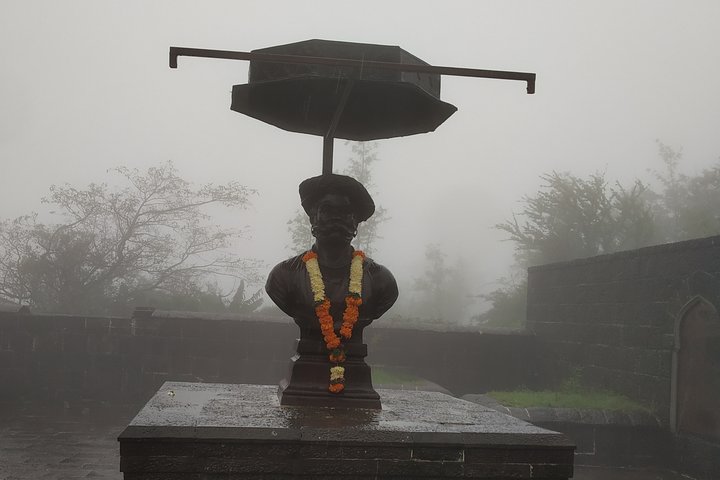 Sinhagad Fort Trip (Guided Half Day Sightseeing Tour)