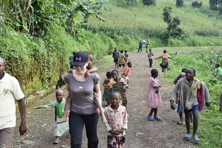 4-Day Gorilla Trekking and Nyiragongo Volcano Hike