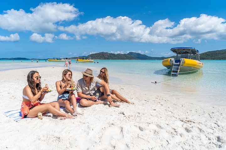 Ocean Rafting: Whitehaven Beach, Snorkelling & Hill Inlet Lookout