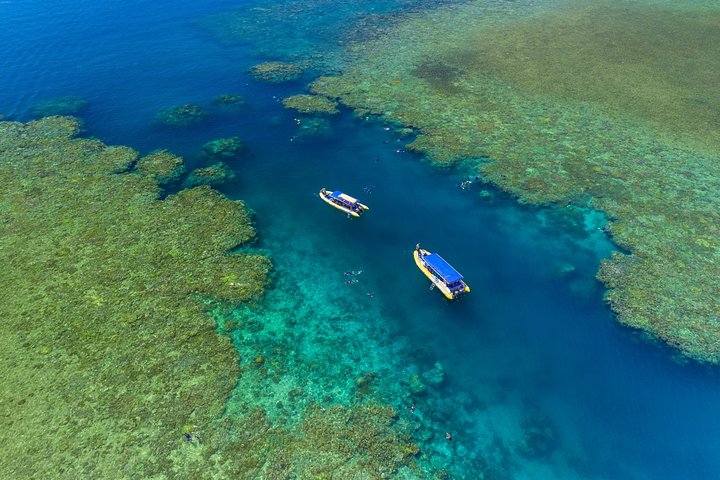 Ocean Rafting: Whitehaven Beach, Snorkelling & Hill Inlet Lookout