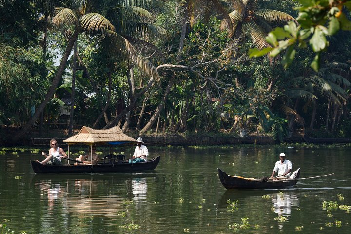 Backwaters Bliss: Cochin to Alleppey Escape