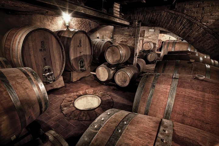 Montalcino: Brunello Wine Tasting & Lunch in a Tuscan Castle