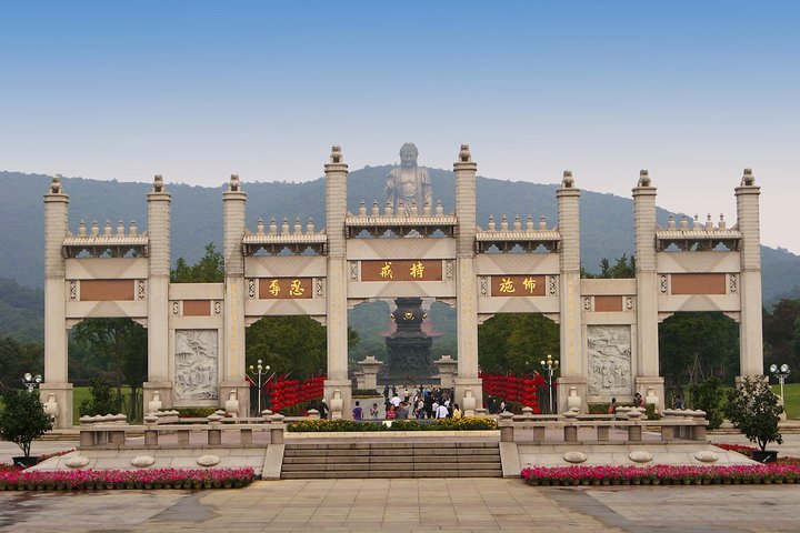Wuxi Lingshan Buddhist Scenic Spot and Tai Lake Private Tour