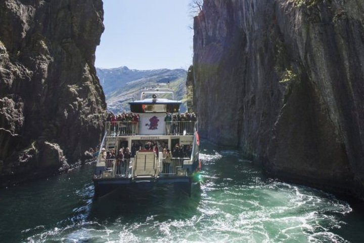 Stavanger: Waterfalls, Caves and Rock Tour By Sea