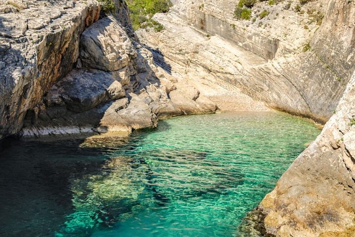 Blue cave group tour with swimming and snorkelling from Hvar