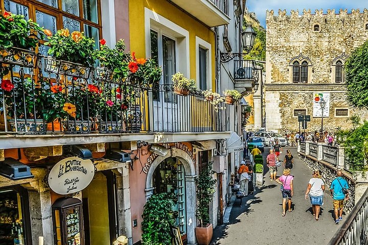 Taormina and Castelmola private and guided tour with Arancino