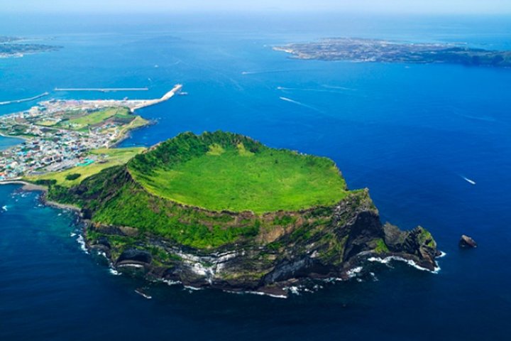 Full Day Customizable Jeju Private Tour with licensed tour guide