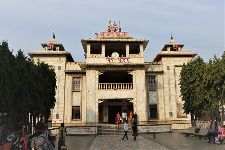 Discover the religious city: Nashik with wine tasting tour