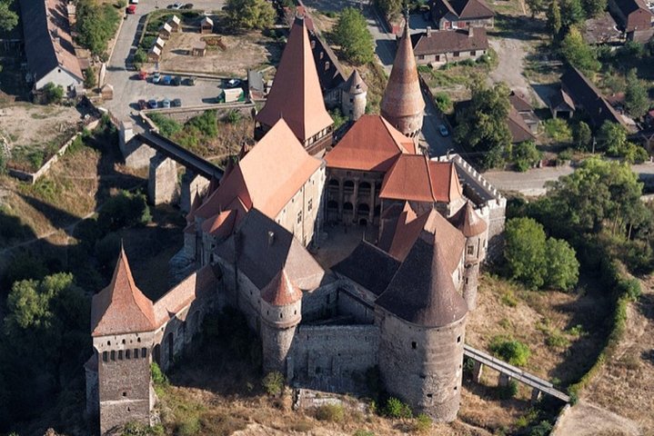Visit Corvin Castle from Oradea in a 1 day tour.