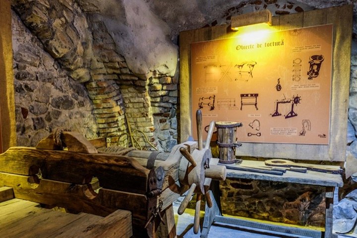 Visit Corvin Castle from Oradea in a 1 day tour.