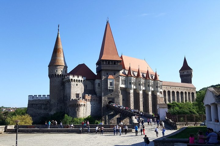 Visit Corvin Castle from Oradea in a 1 day tour.