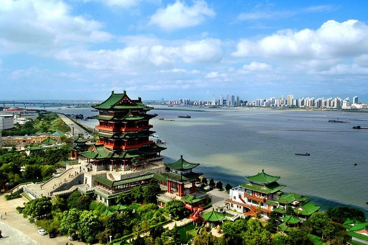 Private Nanchang Day Tour: Tengwang Pavilion, Bayi Square and Shenjing Tower