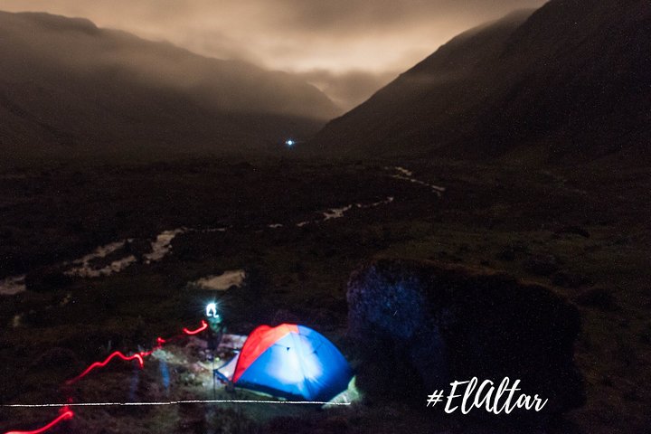 2 days - Trekking snowy the Altar Volcano & Yellow Lagoon Visit