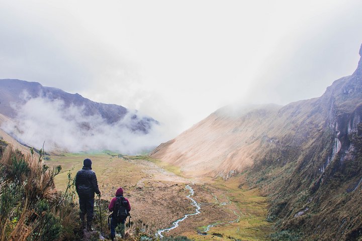 2 days - Trekking snowy the Altar Volcano & Yellow Lagoon Visit